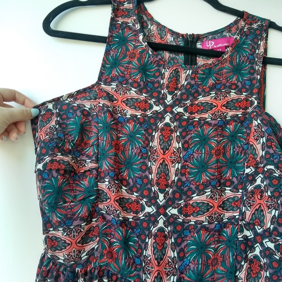 ๐ up flattering fit and flare patterned dress - Picture 3 of 3